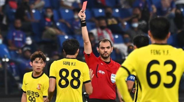 五星体育在线-吃红牌丢饭碗开创先河 广州队的危机公关很成功？